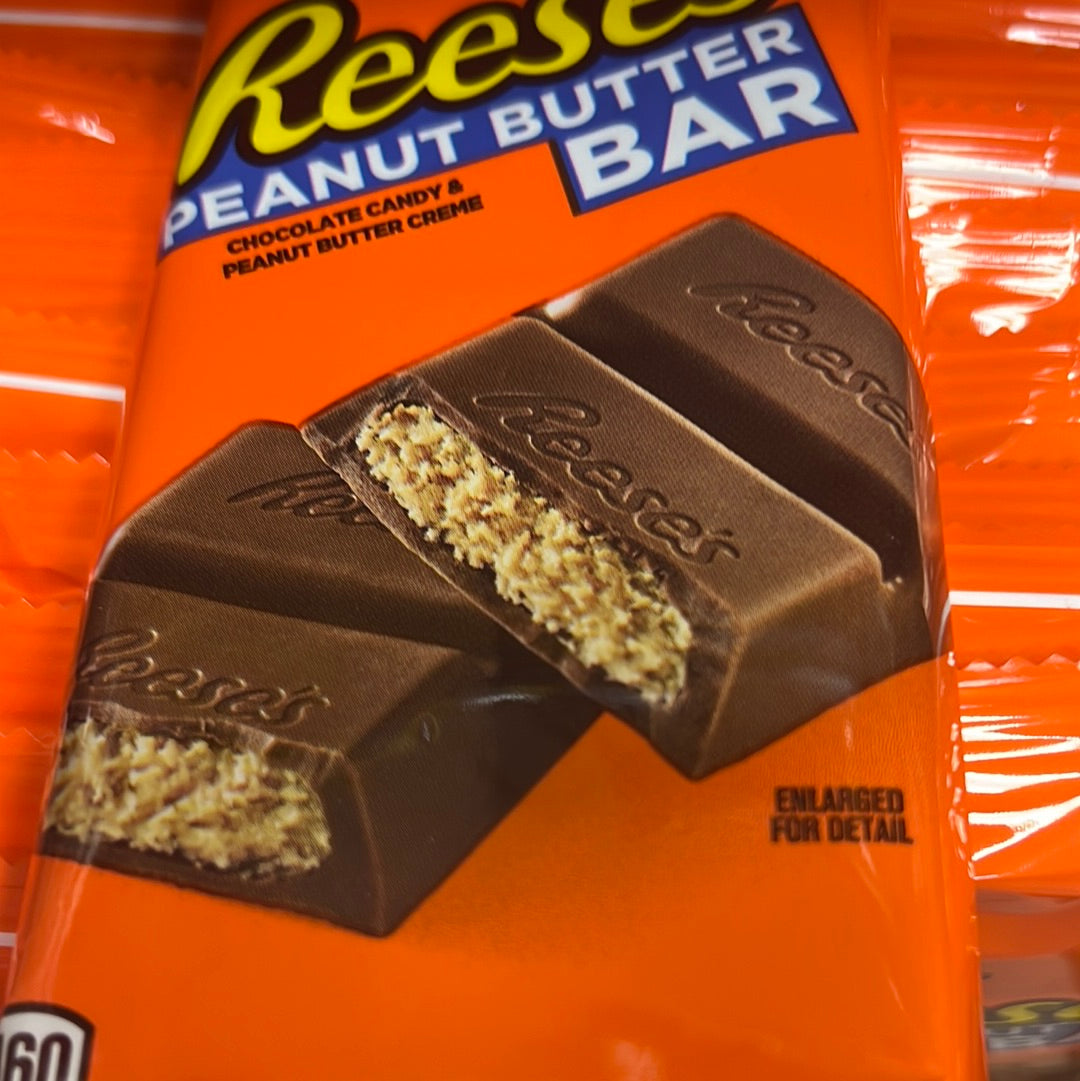 XL
12
PIECES
Reese's
PEANUT BUTTER
CHOCOLATE CANDY &
BAR
PEANUT BUTTER CREME 120g